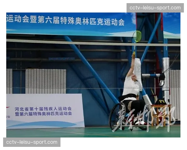 澳大利亚举办首届残疾人羽毛球沙滩公开赛